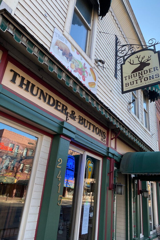 thunder and buttons restaurant
